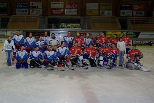 Die Hockeyspieler und die beiden Eiskunstläuferinnen